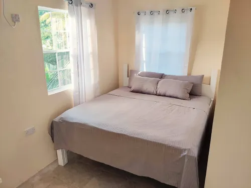 BQKG's Inn Apartment B. Only 15 minutes away from Marigot Bay and Castries! Hotel a Good Lands