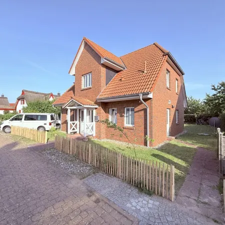 Vacation home, 500m to the beach, up to 8 people, 4 bedrooms, free WLAN