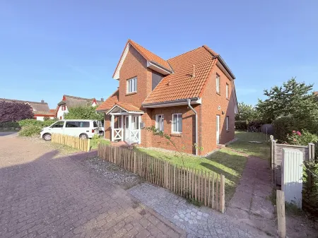 Vacation home, 500m to the beach, up to 8 people, 4 bedrooms, free WLAN