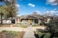 Walk to Tasting Rooms ~ Prime Location + Firepit