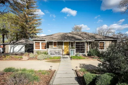 Walk to Tasting Rooms ~ Prime Location + Firepit