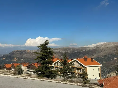 Charming 2-bedroom apartment in Zaarour with WiFi, fitness room