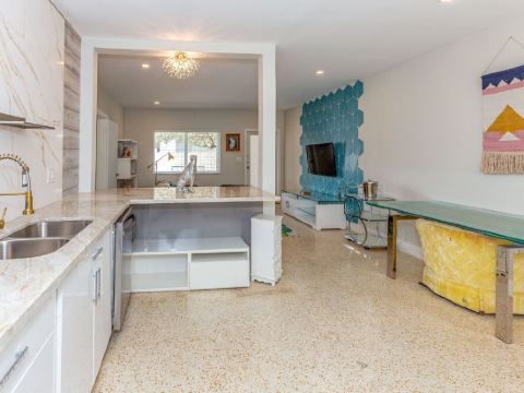 Deco Drift 2 bedroom Apartment