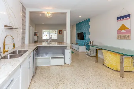 Deco Drift 2 bedroom Apartment