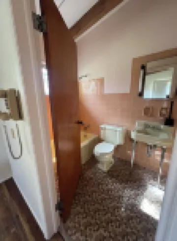 Retro Home Close to Campus