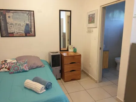 Encantador Minidepa, wifi, cocina, baño completo, parking, nuevo!!