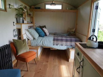 Steam & Stars Luxury Glamping -Willow shepherd hut