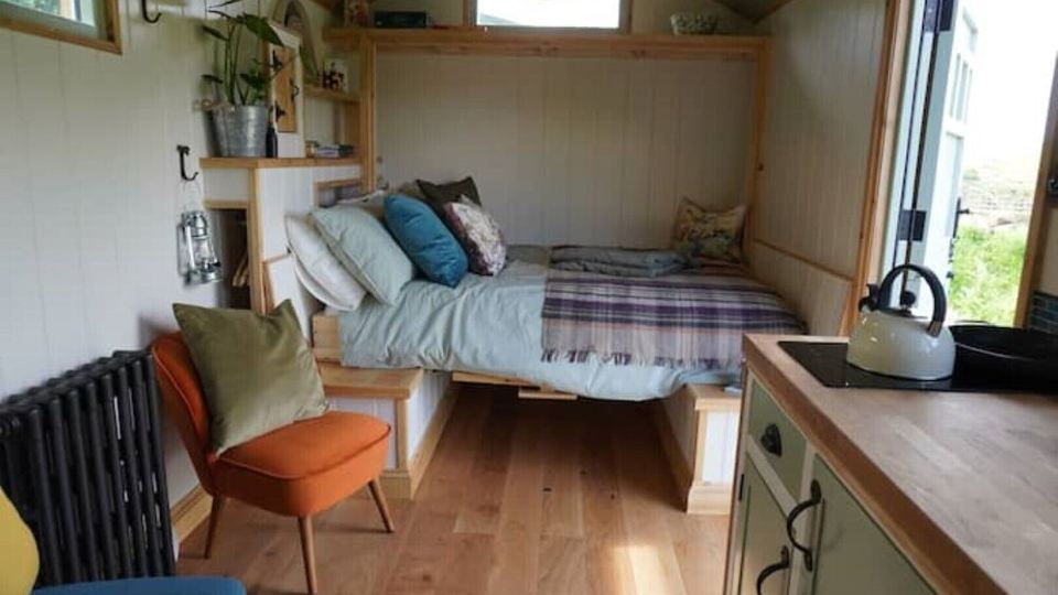 Steam & Stars Luxury Glamping -Willow shepherd hut