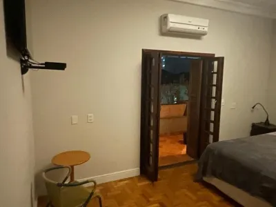 Castelinho, live an elegant experience in this modern and well-lit house Hotels in Aclimacao