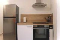 Renovated T2 apartment in the heart of Suze-la-Rousse Hotels in Suze-la-Rousse