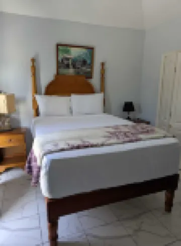 Beachfront Townhome at Little Bay Country Club: Pool, Beach, Backyard & More!