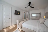 Whitewood Oasis-Your Poolside Retreat with  Heated  Pool in Spring, TX