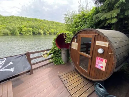 Waters edge boathouse Rudyard lake short breaks kayaks fishing hottub