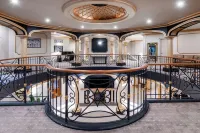 Bellagio Gold Coast / Luxury Mansion Waterfront