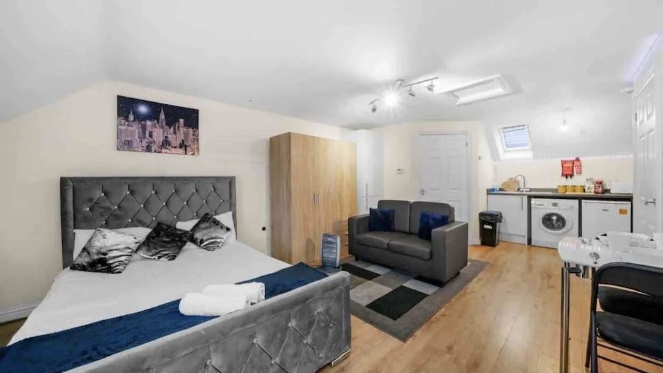 LT Properties Studio Apartment Central Luton