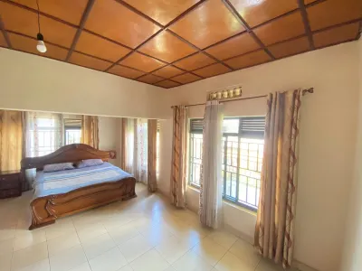 Beautiful 4bedrooms 3 bathrooms villa In Kimihurura Hotels in 