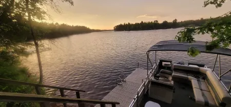 Northwoods Lakefront Paradise, 2-bedroom Cabin on the Beautiful Minong Flowage!