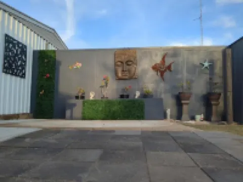 The Flat on Muddy- Welcome to your stylish home away from home!