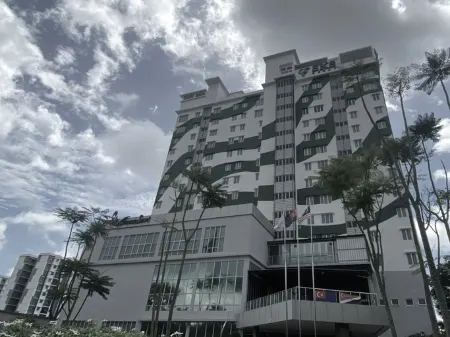 Amansari Hotel Desaru Отели рядом с достопримечательностью «Kota Tinggi Firefly Park»