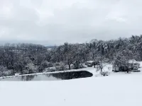 Spacious 5-bedroom house in nice Winfield with WiFi, Pool and Hot tub