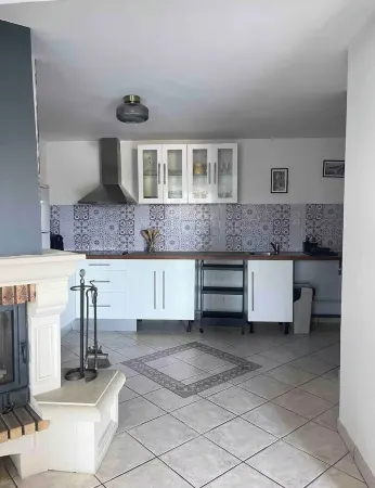 Le Priest - Quiet, north hospital, medical school Отели в г. Сен-Прьест-ан-Жаре