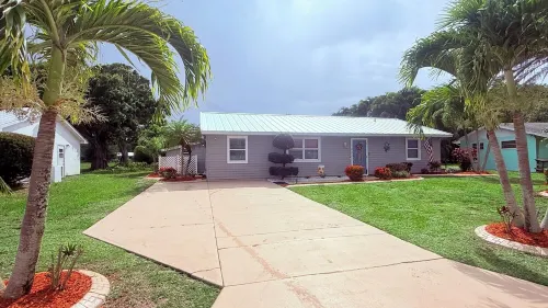 Charming 3-bedroom house with WiFi and AC in serene Port St. Lucie