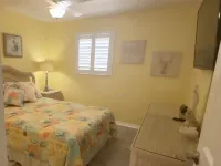 MANATEE COTTAGE:  Gulf Front 2-bedroom house Hotels in Hudson