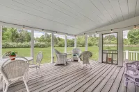 Terrific 3-bedroom cottage with AC in charming Cavendish