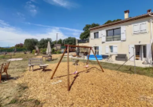 Quiet Family Home with Garden and View