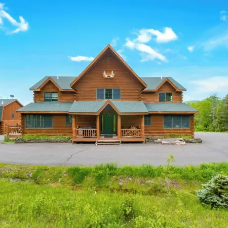 Spacious Cabin near Hunter & Windham Mountains - 5-25-minute drive - 6 Bedrooms