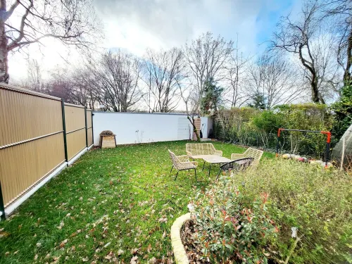 2 bedroom private vacation home in torcy فنادق في تورسی