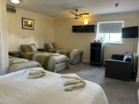 Halfway House Inn Country Lodge