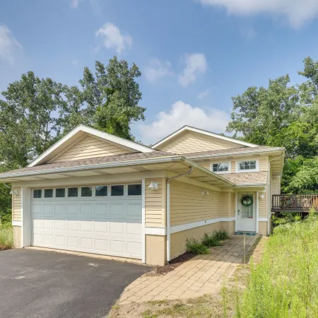 1 Mi to Indiana Dunes NP: Spacious Gary Home!
