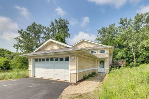1 Mi to Indiana Dunes NP: Spacious Gary Home!