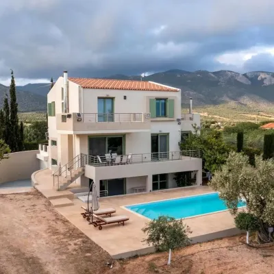 Elia Country House VillaA 3 level villa with private pool, hosts up to 9 guests Hotels in der Nähe von Vilia