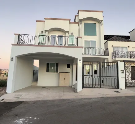 Spacious 4-bedroom house with game room and beach club in charming Rosarito