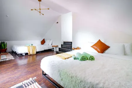 Top Rated - PRIME Location - Parking Free - CLEAN