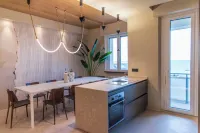 Super Beachfront Penthouse for Families with Breakfast, 2 Parking Spaces, Private Beach