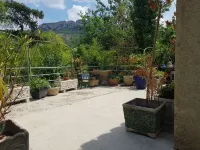 Provencal house 3 minutes from the village square in Buis les Baronnies 뷰이-레-바호니 호텔