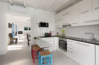 Boven op een Berg Hebt u de Prachtigste Uitzicht van Heel het Eiland Hotel di Skyros