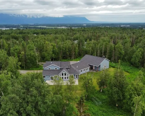 Mountain-View Retreat: Pond, Kayaks, Fire Pit, Hot Tub – Palmer, Alaska โรงแรมในเลซีเมาน์เทน