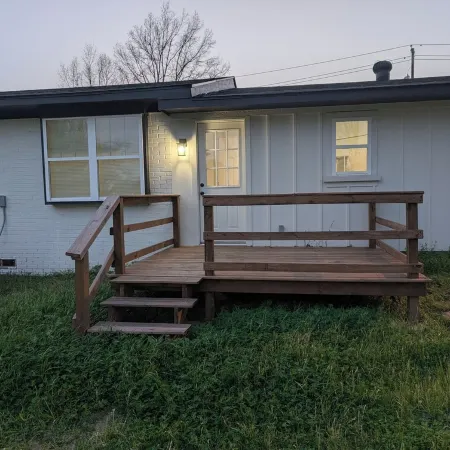 3-bedroom house with WiFi and AC in Lindale close to downtown and I-20