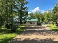 Charming 3-bedroom home in beautiful Ojibwa - Chalets