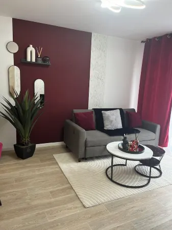 Your cosy nest in Livry Gargan, about 25 minutes by public transport from Paris Отели в г. Ливри-Гарган