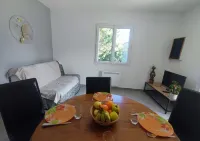 Les Gîtes de Ginestas Bambou Hotel a Ginestas