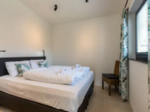 吸引人的假日之家，陽光花園，靠近海灘 尼烏弗利特酒店