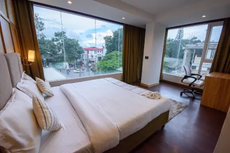 Emerald Hotel Отели в г. Эйзол