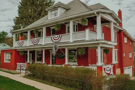 Cramer Family Mountain Inn Отели в г. Картаус Тауншип