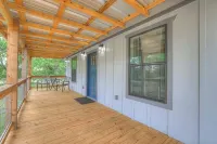 프레드까지 8분, 힐 컨트리의 케이트 코티지