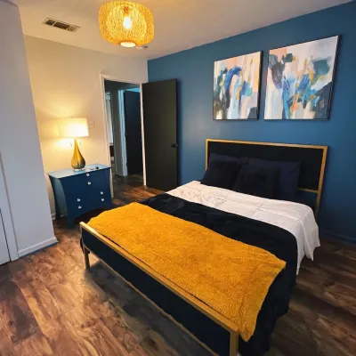 Modern Cozy Charming 2-bedroom Home with WiFi and AC in enchanting Baton Rouge